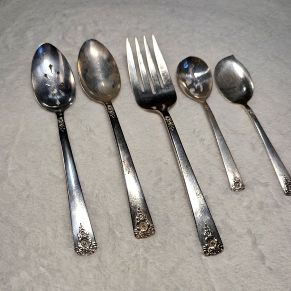 Vintage W.M. Rogers 5 Piece Reinforced Silver Plated Serving Ware - Picture 8 of 8